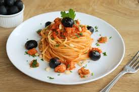 2 - Primo - Pasta con tonno, Olive, capperi,