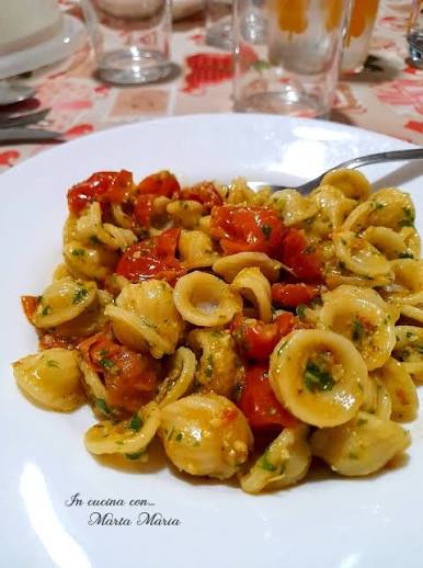 2 - Primo - Orecchiette con pesto e pomodorini